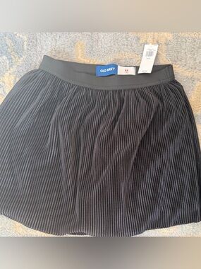 NWT Old Navy Black Pleated Girls Skirt